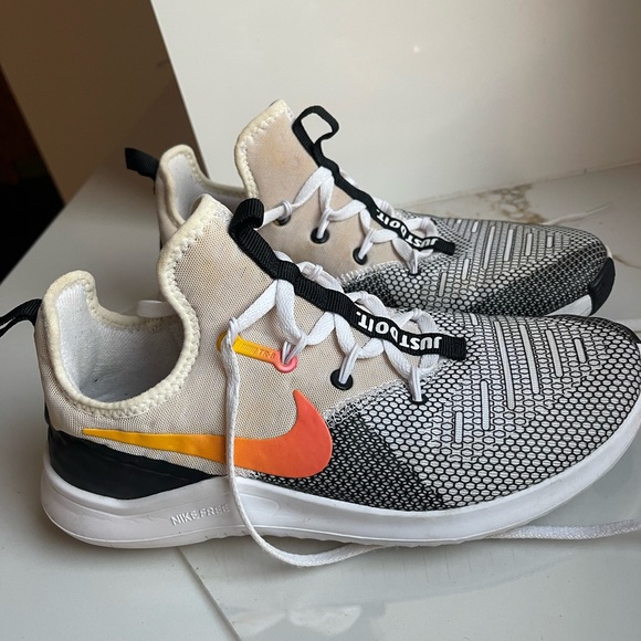 Nike Free TR8 Training Sneaker 942888-008 - Picture 2 of 6
